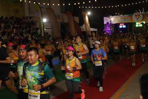 BIB: 0850, 17094
                            <button type="button" onclick="openModal(9884520)" class="btn btn-primary btn-sm float-right btn-popup" data-toggle="modal" data-target=".modal-high-quality">
                        <i class="fas fa-shopping-cart"></i> Add to Cart
                    </button>
                                            <button type="button" onclick="isThisMe(9884520, true)" class="btn btn-success btn-sm float-right btn-popup btn-isme hidden" data-toggle="tooltip" data-placement="bottom" title="นี่คือรูปของคุณใช่ไหม คลิกที่นี่เพื่อเอาเข้าอัลบั้ม">
                        <i class="fas fa-plus"></i> Add to album
                    </button>
                    <button type="button" onclick="isThisMe(9884520, false)" class="btn btn-warning btn-sm float-right btn-popup btn-isnotme hidden">
                        <i class="fas fa-ban"></i> Remove from album
                    </button>